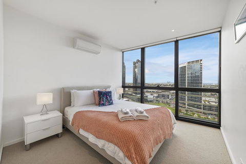 Best Views On Collins - Accommodation Gladstone 33