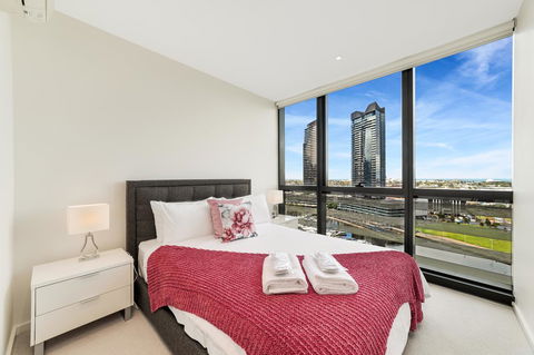 Best Views On Collins - Accommodation Gladstone 37