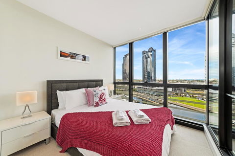Best Views On Collins - Accommodation Gladstone 35