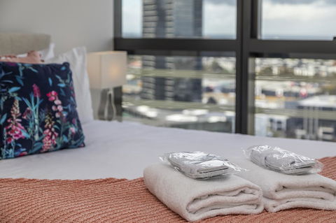 Best Views On Collins - Accommodation Gladstone 34