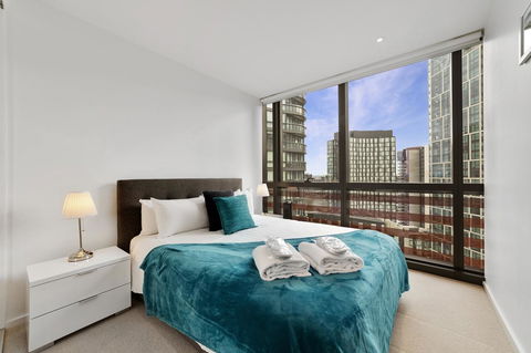 Best Views On Collins - Accommodation Gladstone 22