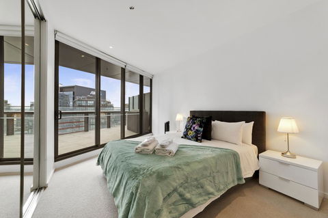 Best Views On Collins - Accommodation Gladstone 11