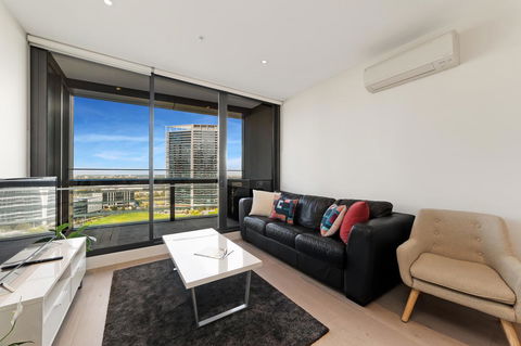 Best Views On Collins - Accommodation Gladstone 5