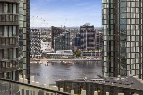 Best Views On Collins - Accommodation Gladstone 17