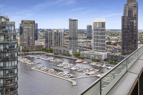 Best Views On Collins - Accommodation Gladstone 16