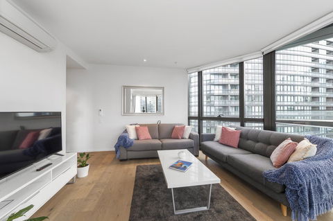 Best Views On Collins - Accommodation Gladstone 26