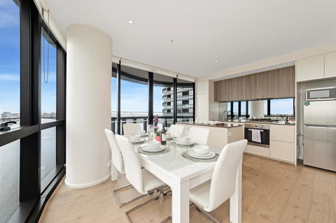 Best Views On Collins - Accommodation Gladstone 7