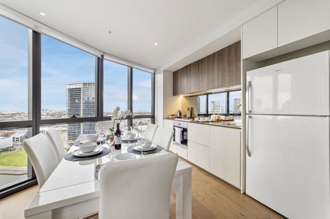 Best Views On Collins - Accommodation Gladstone 29
