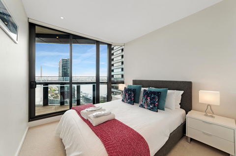 Best Views On Collins - Accommodation Gladstone 12