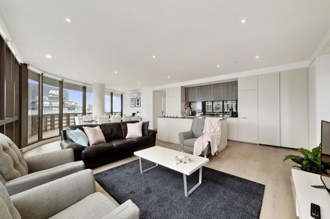 Best Views On Collins - Accommodation Gladstone 19