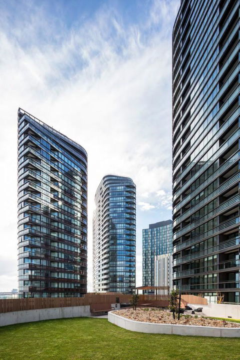 Winston Apartments Docklands - Accommodation Gladstone 4