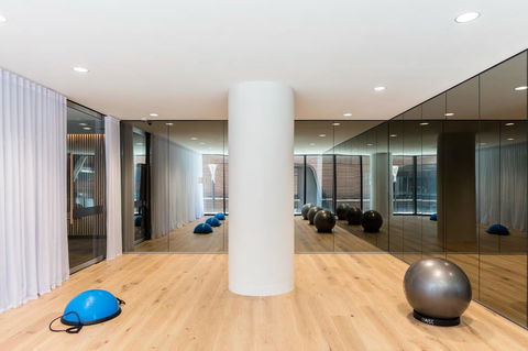 Winston Apartments Docklands - Accommodation Gladstone 21
