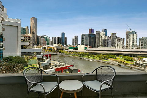 Melbourne Holiday Apartments Flinders Wharf - Accommodation Gladstone 2