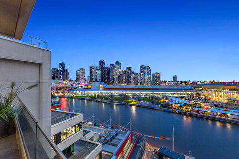 Melbourne Holiday Apartments Flinders Wharf - Accommodation Gladstone 5