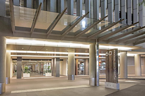Melbourne Holiday Apartments Flinders Wharf - Accommodation Gladstone 4