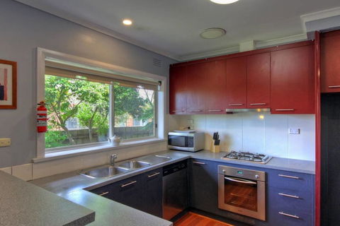 Jacaranda House - Accommodation Gladstone 4