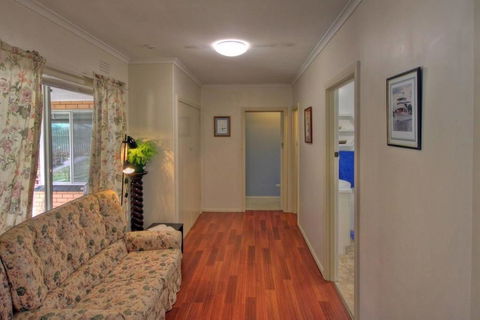 Jacaranda House - Accommodation Gladstone 5