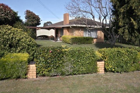 Jacaranda House - Accommodation Gladstone 0