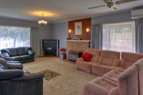 Jacaranda House - Accommodation Gladstone 1