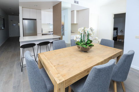 Waterfront Melbourne Apartments - Accommodation Gladstone 10