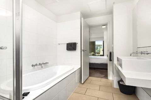 Waterfront Melbourne Apartments - Accommodation Gladstone 43