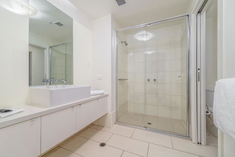 Waterfront Melbourne Apartments - Accommodation Gladstone 32