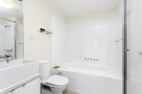 Waterfront Melbourne Apartments - Accommodation Gladstone 26