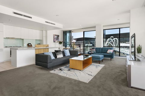 Waterfront Melbourne Apartments - Accommodation Gladstone 1