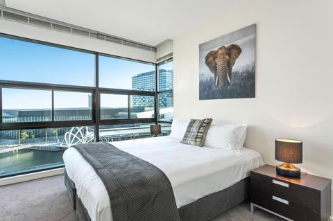 Waterfront Melbourne Apartments - Accommodation Gladstone 7
