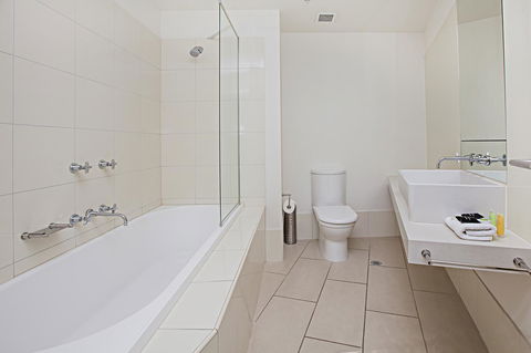 Waterfront Melbourne Apartments - Accommodation Gladstone 29