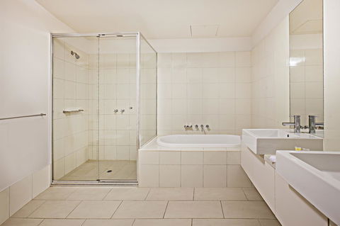 Waterfront Melbourne Apartments - Accommodation Gladstone 34