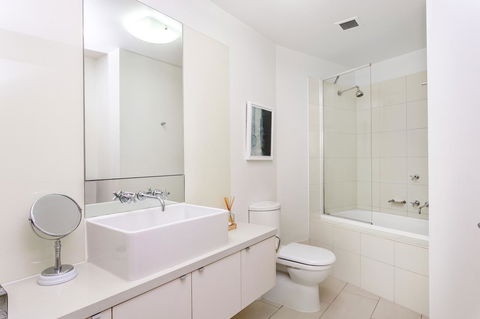Waterfront Melbourne Apartments - Accommodation Gladstone 37