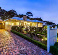 Lovely 5BR full house in Glen Waverley walk to train bus  shops - Accommodation Gladstone