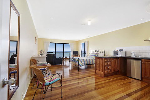 Clifftop Apartments Portland Vic - Accommodation Gladstone 2