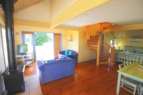 Rayville Boat Houses - Accommodation Gladstone 3