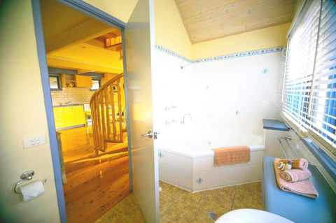 Rayville Boat Houses - Accommodation Gladstone 29