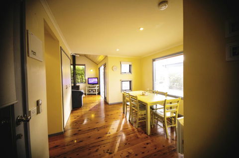 Rayville Boat Houses - Accommodation Gladstone 26