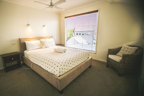 Rayville Boat Houses - Accommodation Gladstone 10