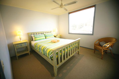 Rayville Boat Houses - Accommodation Gladstone 21