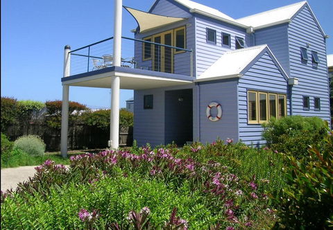 Rayville Boat Houses - Accommodation Gladstone 1
