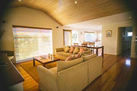 Rayville Boat Houses - Accommodation Gladstone 8