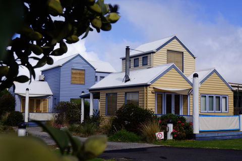Rayville Boat Houses - Accommodation Gladstone 0