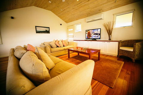 Rayville Boat Houses - Accommodation Gladstone 7