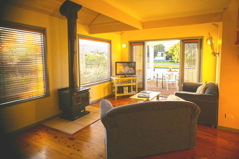 Rayville Boat Houses - Accommodation Gladstone 4