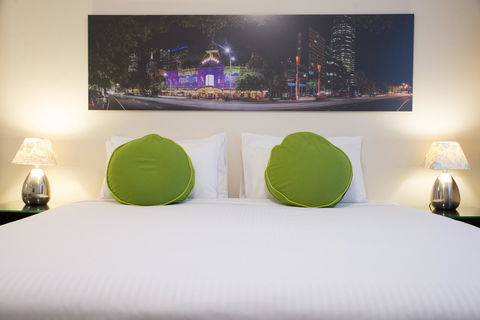 City Limits Hotel Apartments - Accommodation Gladstone 3
