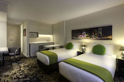 City Limits Hotel Apartments - Accommodation Gladstone 4