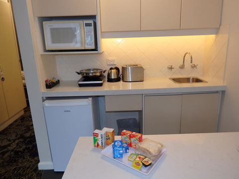 City Limits Hotel Apartments - Accommodation Gladstone 20