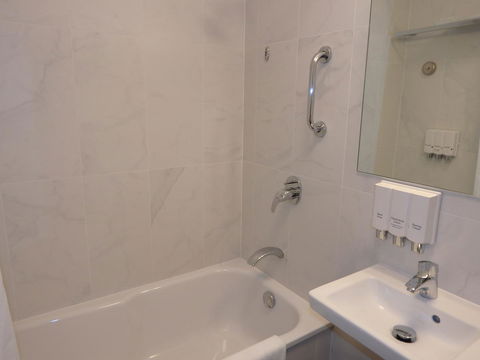City Limits Hotel Apartments - Accommodation Gladstone 31