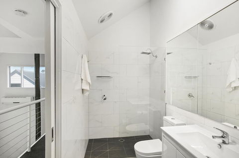 Terrace Lofts Apartments - Accommodation Gladstone 15