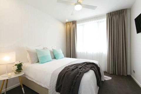 Lakes Edge Apartments - Accommodation Gladstone 1